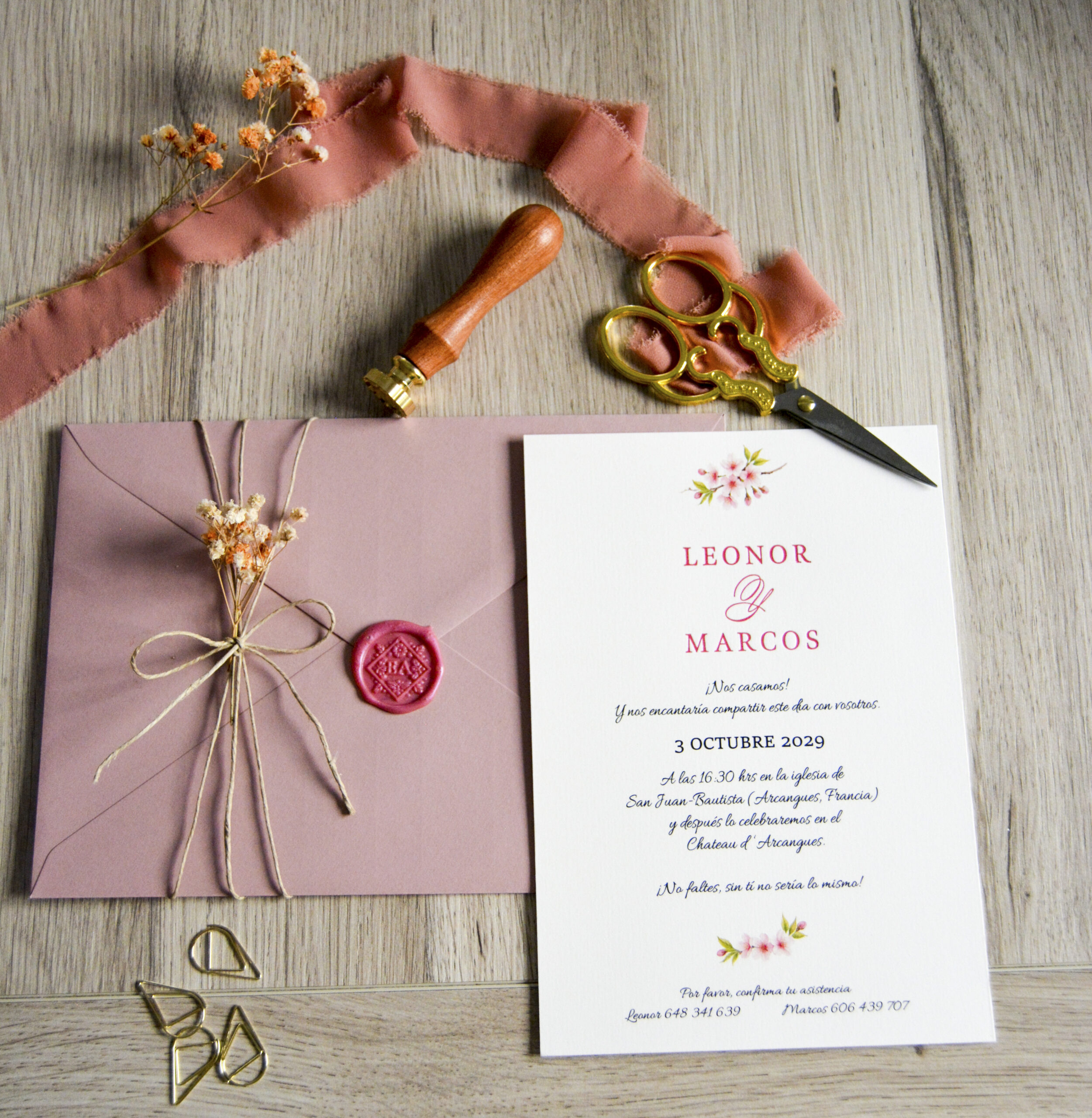 Set de papelería de boda con sobre rosa y lacre